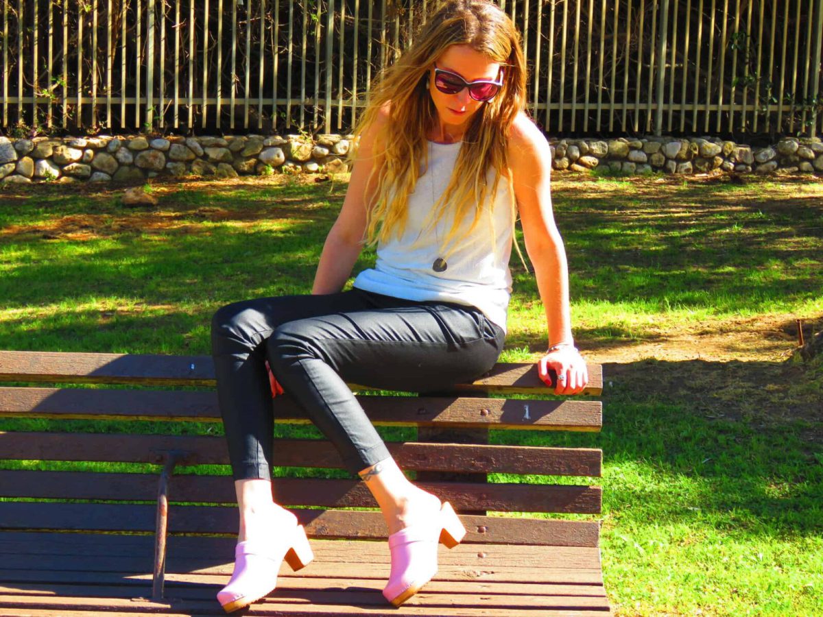 אודות רונה קבקבים | כפכף נשים, כפכפים לנשים, כפכפי נשים