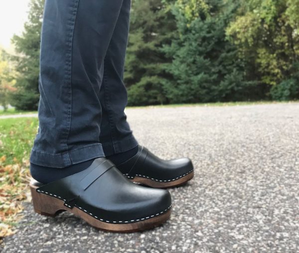 קבקבי עץ שחורים לגבר