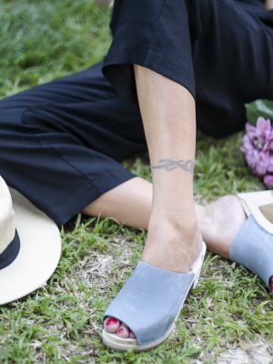 כפכפי עץ תכלת