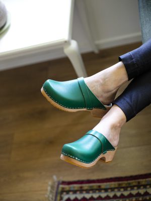 קבקבי עץ ירוק מהפנט עקב בינוני