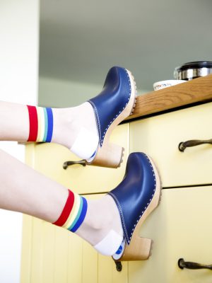 גרביים שקופים עם סיומת פסים צבעונים