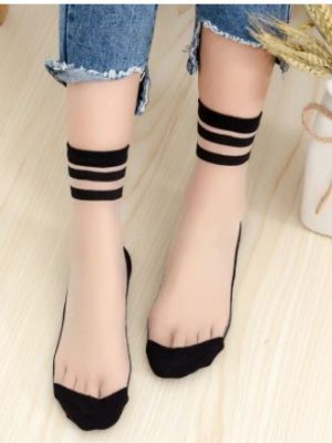 גרביים שקופים עם סיומת פסים שחורים