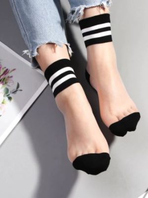 גרבים שקופים סיומת פסים שחור ולבן