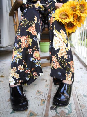 קבקבי עץ סגורים שחור לק דגם קרולינה