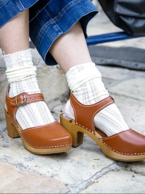 קבקבי עץ חום טבעוני