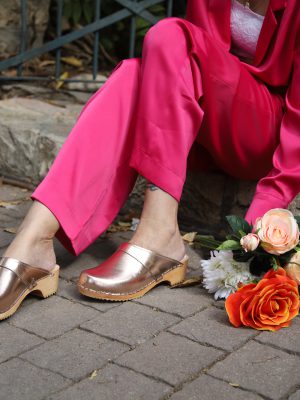 כפכפי עץ רונה צבע זהב ורוד