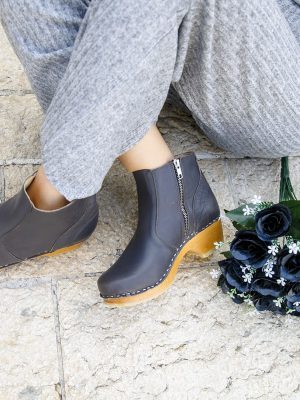 מגפונים אפורים רונה קלוגס