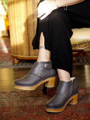 מגפונים אינגריד אפורים