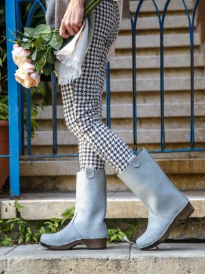 מגפיים צבע תכלת אפור