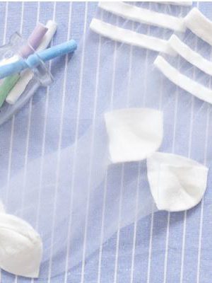 גרביים שקופים עם סיומת שני פסים לבנים