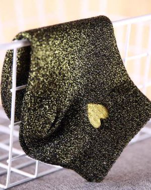 גרביים ירוקים נוצצים עם לב זהב