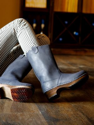 מגפיים בצבע כחול נייבי