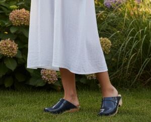 כפכפי עץ רונה אפור לק