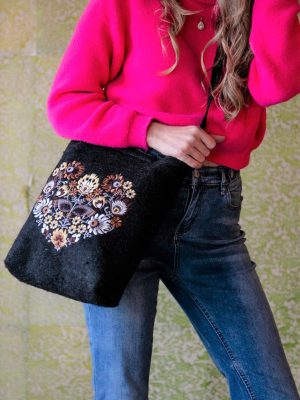 תיק קטן רקמת פרחים צהובה