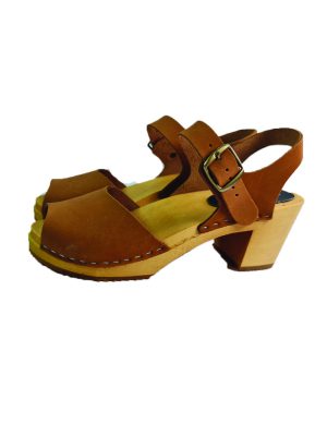 סנדל בצבע קאמל