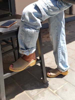 כפכפי עץ ירוק זית פיפ טו