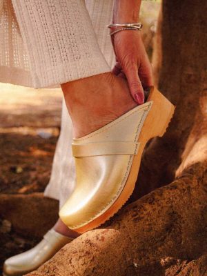 כפכפי עץ שמפניה