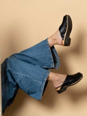 קבקבי עץ שחור ניטים